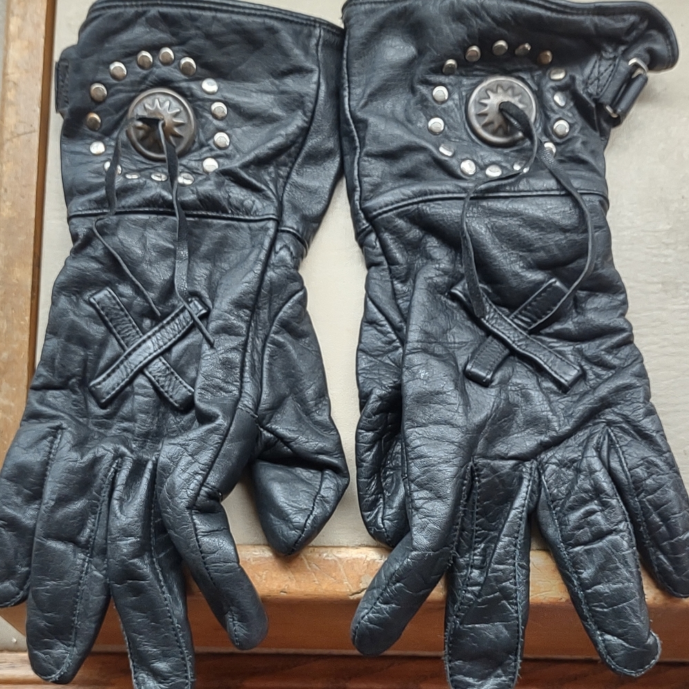 Motorcycle gloves